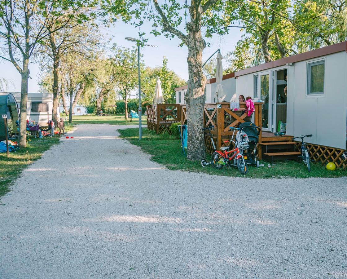 מלון בדקסוניטומאי Badacsony Camping מראה חיצוני תמונה